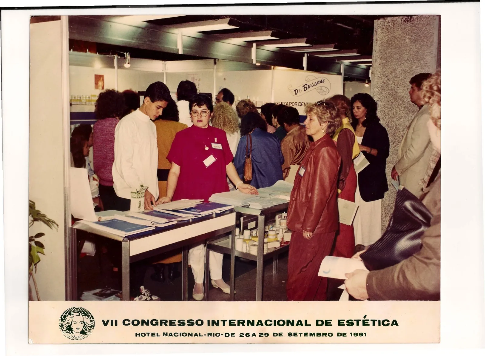 Stand da marca Dr. Bussade lotado no VII Congresso Internacional de Estética, Rio de Janeiro, 1991